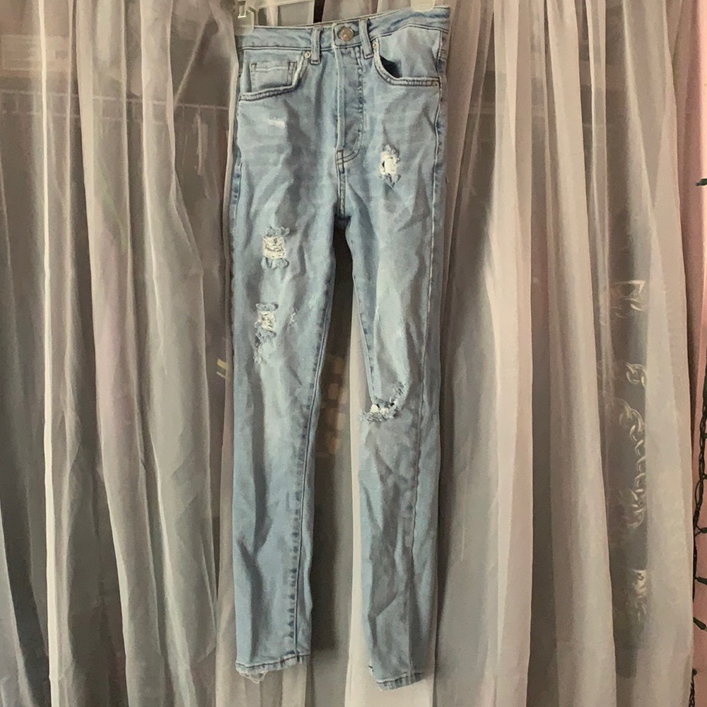 Light wash skinny jeans